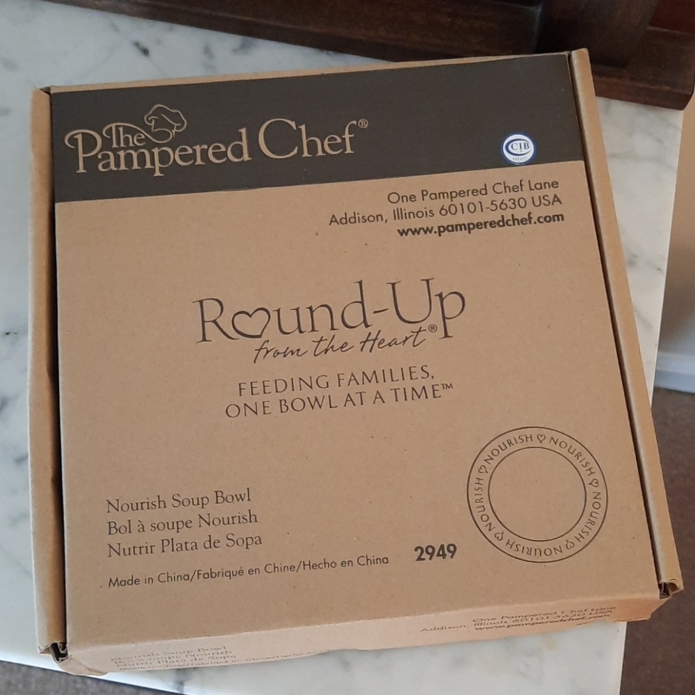 NWT.  Pampered Chef Nourishing Soup Bowl